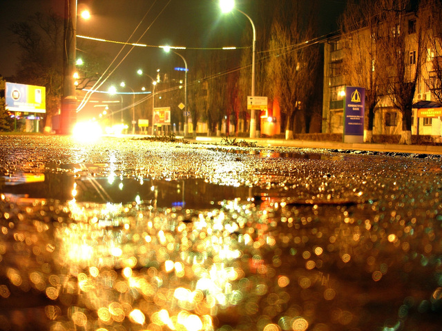 osvětlená městská silnice.jpg
